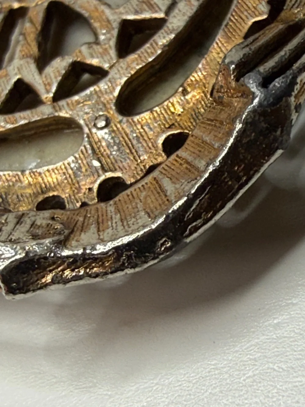 N/A oval brooch